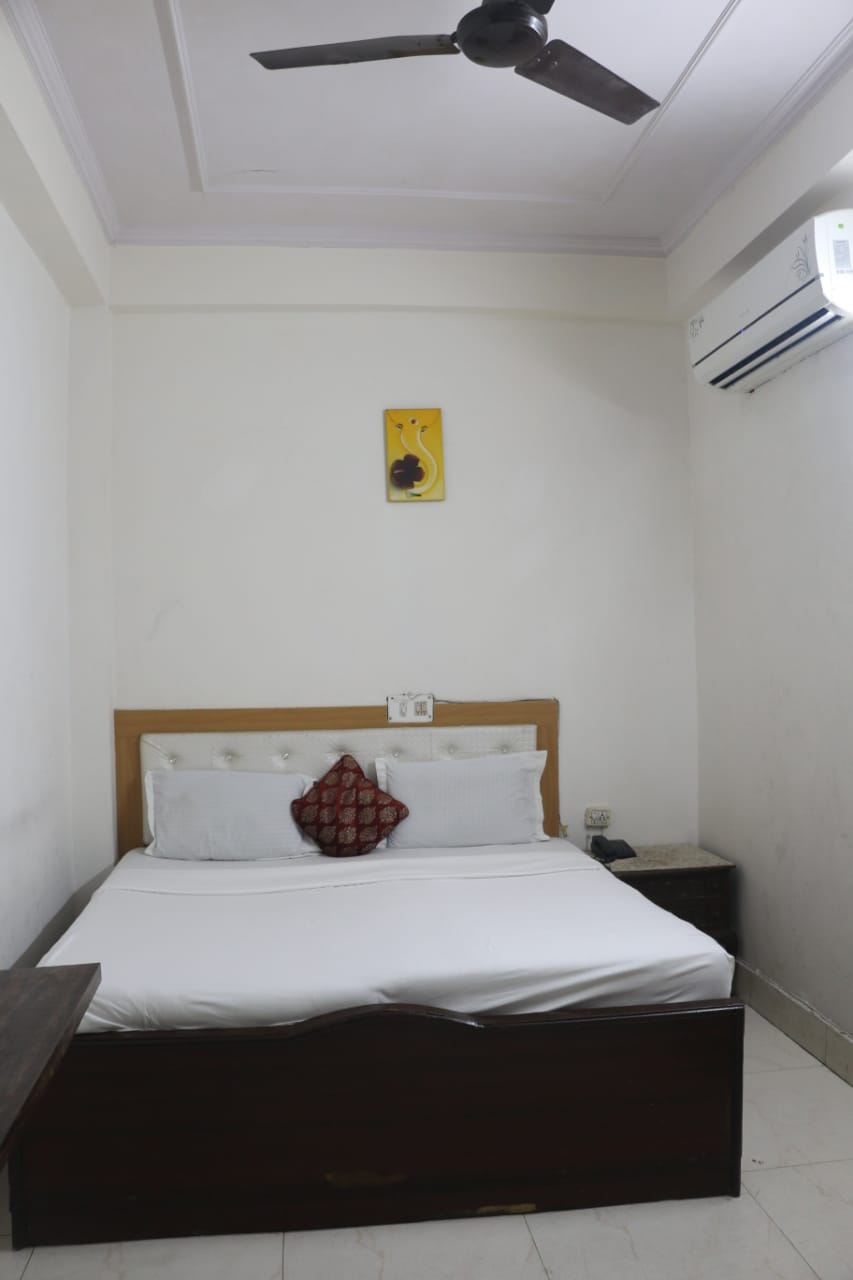 Hotel Swisston Palace Deluxe Room Interior